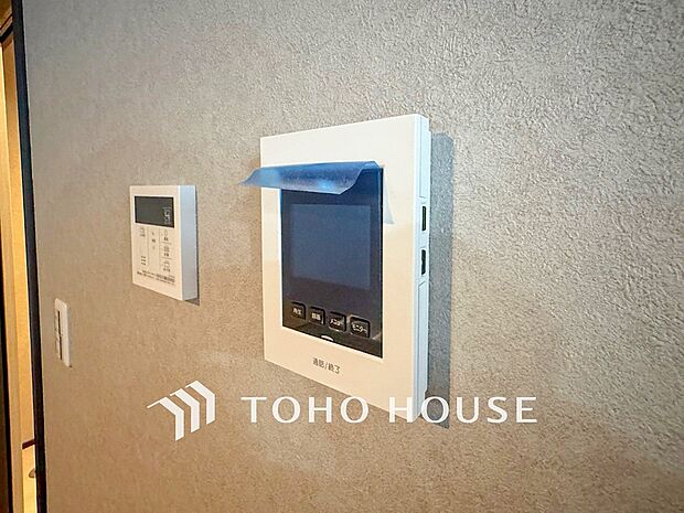 誰が来てもわかる様にモニター付きインターホンを設置。