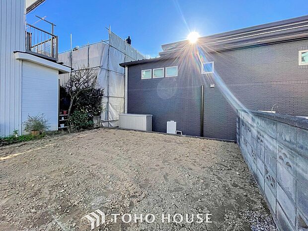 閑静な住宅街の陽当りに恵まれた土地で寛ぎに満ちた生活を。