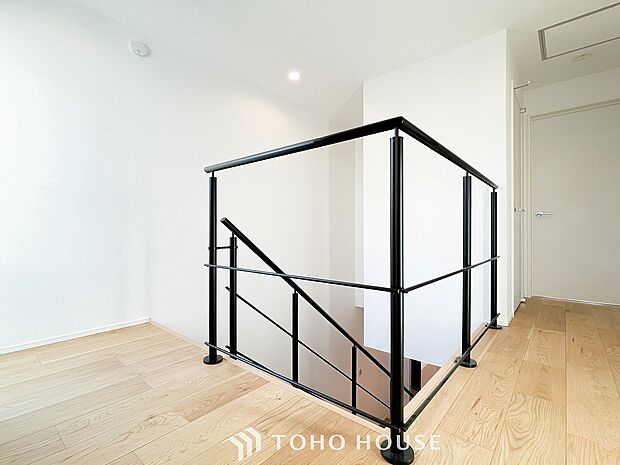 やわらかな陽射しがふりそそぎ、ゆったりした時間が流れる室内。