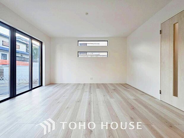 あたたかい日差しがたっぷり降り注ぐLDKは自然と家族の顔があかるい笑顔に。