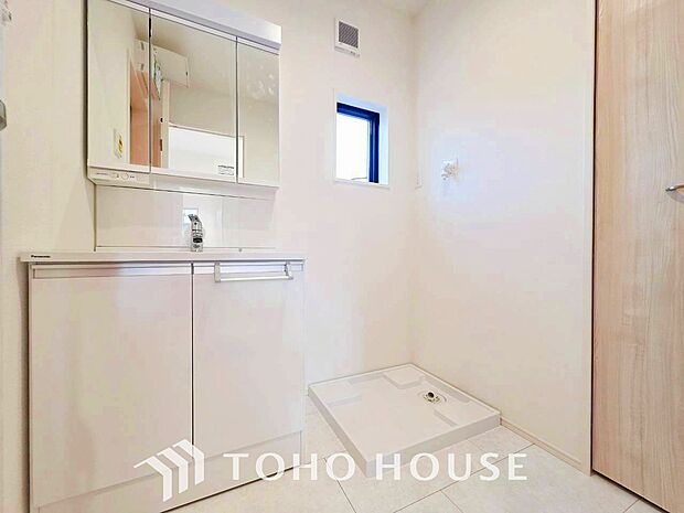 清潔感のあるプライベート空間は、身だしなみチェックや肌のお手入れに最適です。