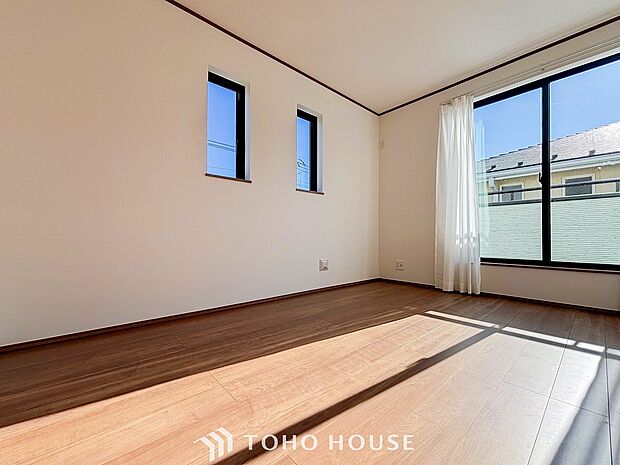 採光もアクセントの一つとして。プライベートルームにはやさしい光が射し込んでいます。