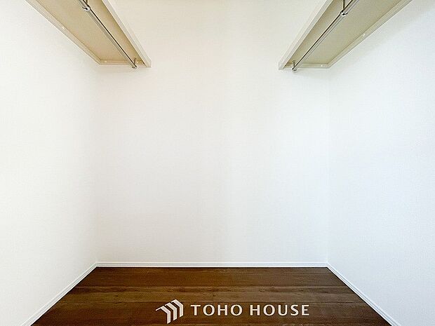 衣類だけでなく大きな荷物も収納でき、お部屋がすっきりします。