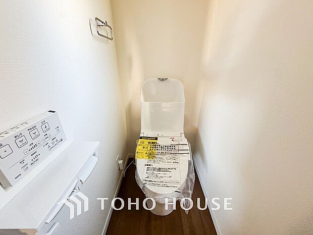 トイレには快適な温水洗浄便座付。