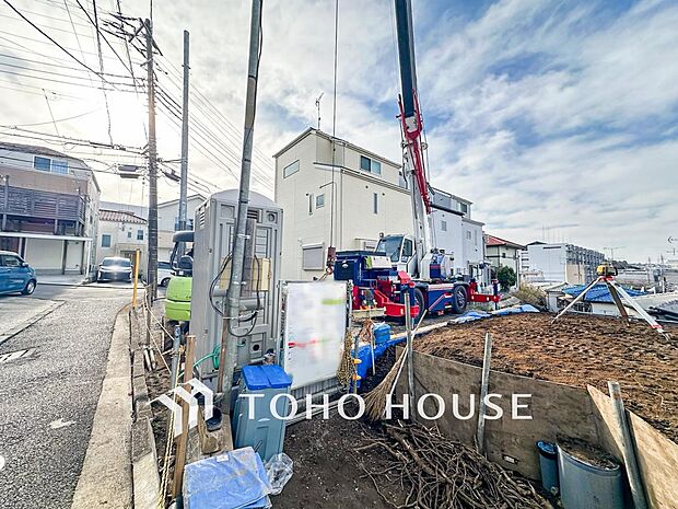 閑静な住宅街の陽当りに恵まれた土地。たくさんの想いが美しいカタチに彩られます。