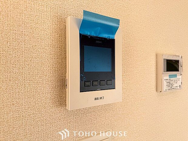 誰が来てもわかる様にモニター付きインターホンを設置。