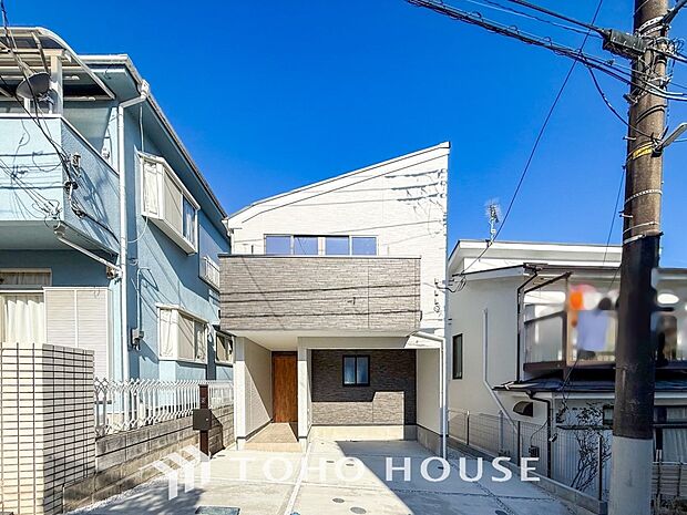 帰り着くたびに洗練されたテイストの空間に迎えられ誇りと喜びを感じる玄関まわりです。