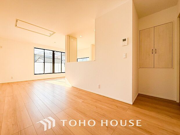 落ち着いた雰囲気に包まれた伸びやかな空間で、ゆったりと家族団らんの時間を過ごせます。