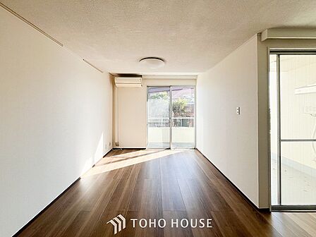 落ち着いた雰囲気に包まれた伸びやかな空間で、ゆったりと家族団らんの時間を過ごせます。