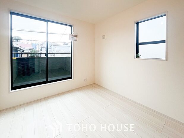 採光もアクセントの一つとして。プライベートルームにはやさしい光が射し込んでいます。