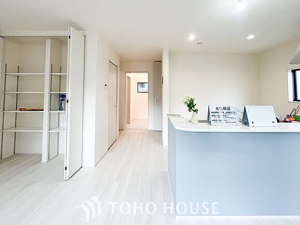 ここにはみんなが集い、食事と楽しい会話が始まるスペース。