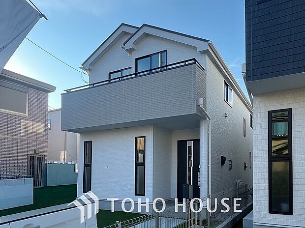 清潔感溢れる玄関がお出迎えする本邸宅の物語は、ここから始まる日常を期待させます。