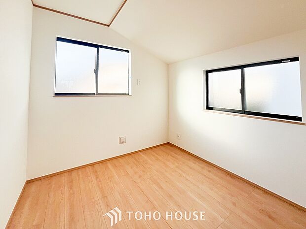 採光もアクセントの一つとして。プライベートルームにはやさしい光が射し込んでいます。