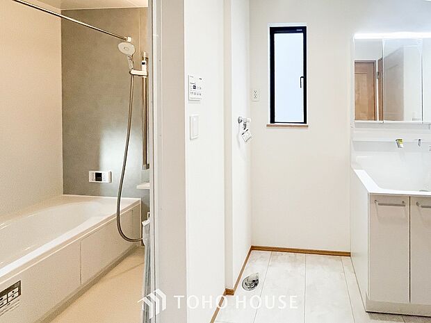 清潔感のあるプライベート空間は、身だしなみチェックや肌のお手入れに最適です。