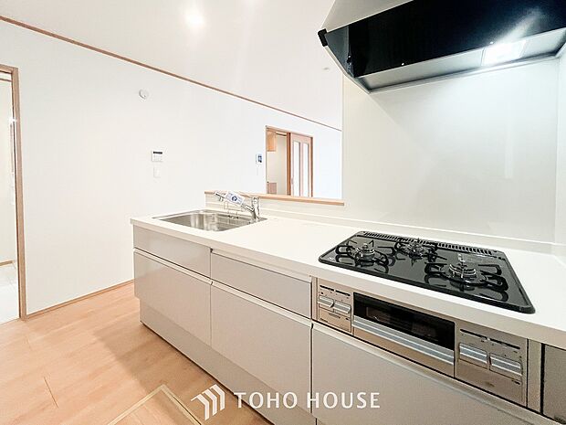 美味しいお料理も楽しいお喋りもキッチンを中心に広がります。