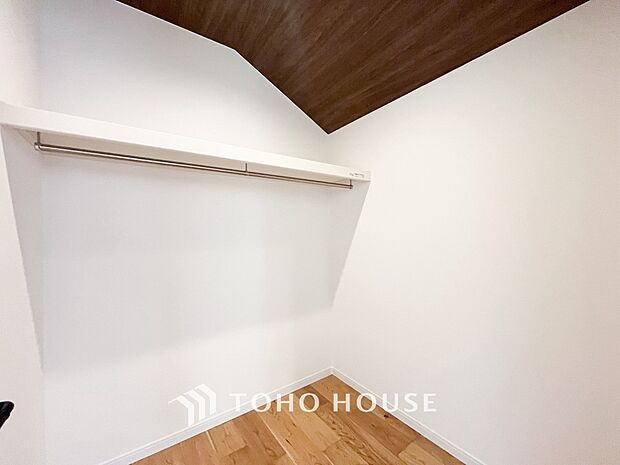 衣類だけでなく大きな荷物も収納でき、お部屋がすっきりします。