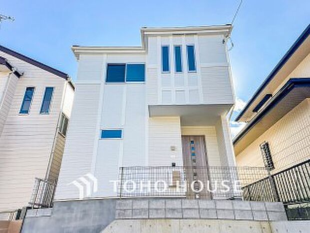 清潔感溢れる玄関がお出迎えする本邸宅の物語は、ここから始まる日常を期待させます。