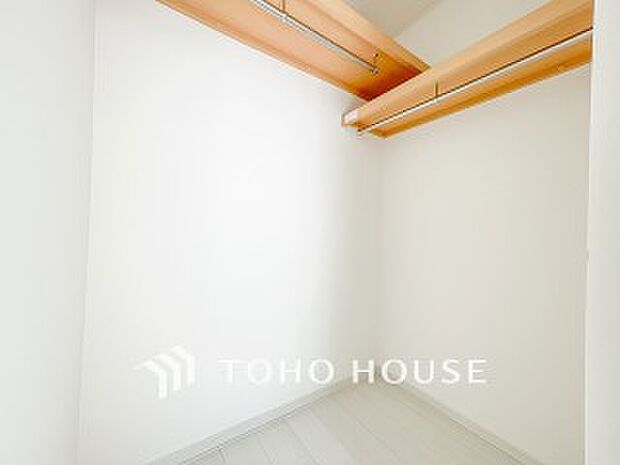 衣類だけでなく大きな荷物も収納でき、お部屋がすっきりします。