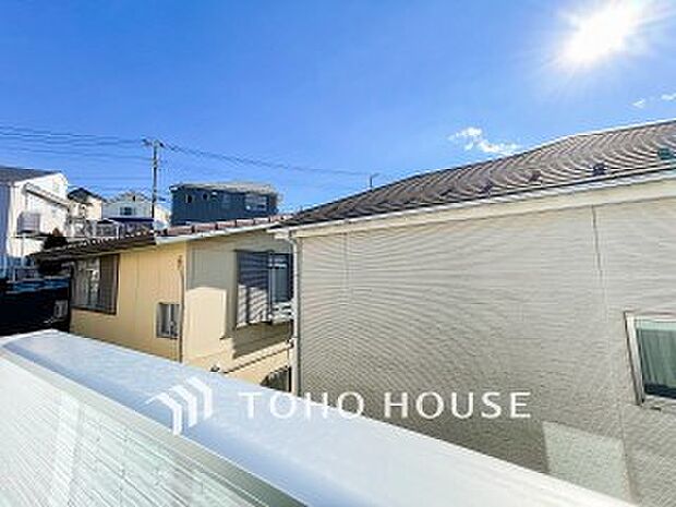 開放的で気持ちの良い眺望と青い空を満喫できます。