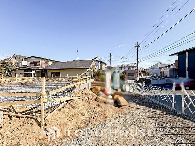 住む人を映し出す洗練された佇まいは、いつまでも輝き続けながらいつしか街の風景に溶け込んでいきます。