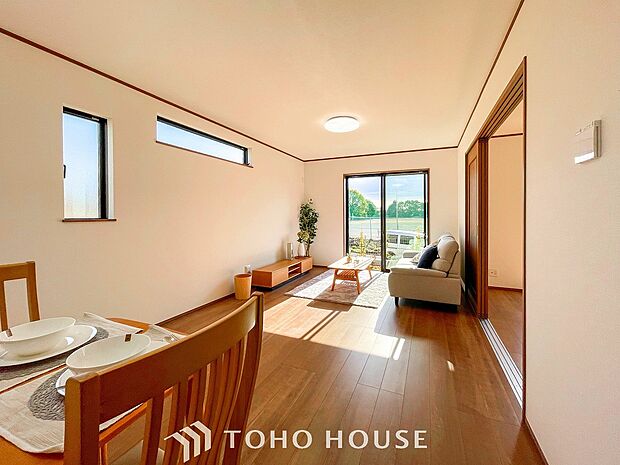 家族みんなが爽やかに健やかに過ごせるように、溢れる光をたっぷり取り込んだリビング。