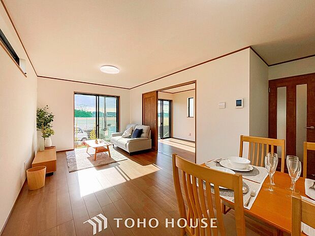 落ち着いた雰囲気に包まれた伸びやかな空間で、ゆったりと家族団らんの時間を過ごせます。