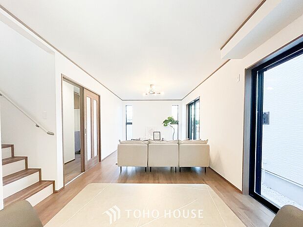 太陽の恵みを一気に受けた明るくあたたかいお住まい。吹きぬける風を感じながら爽やかで風通しの良い暮らし。