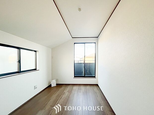 採光もアクセントの一つとして。プライベートルームにはやさしい光が射し込んでいます。