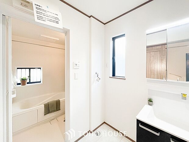 清潔感のあるプライベート空間は、身だしなみチェックや肌のお手入れに最適です。