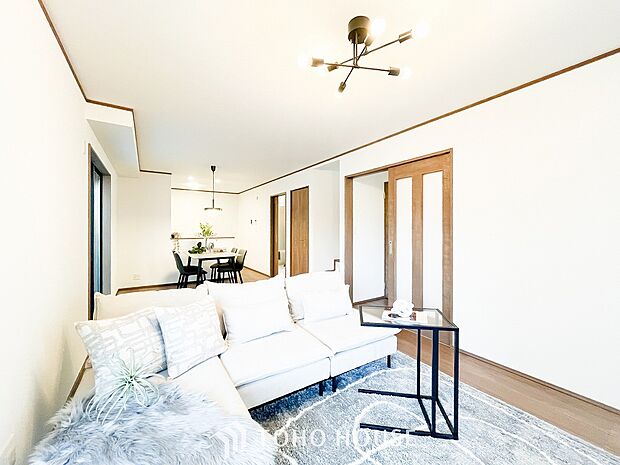 やわらかな陽射しがふりそそぎ、ゆったりした時間が流れる室内。