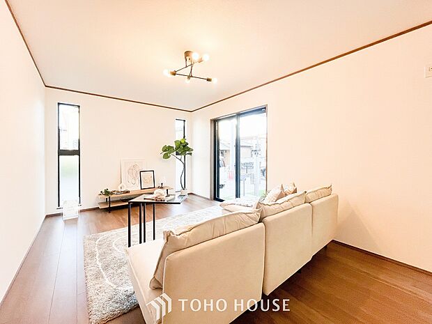 光と風があふれる開放的なリビングダイニングには自然と家族みんなが集まってきます。