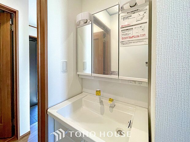 洗面台・洗面所十分な大きさの洗面台は、朝の慌ただしい時間でも余裕とゆとりを感じて頂けます。