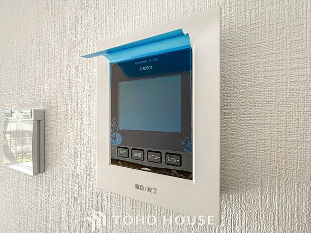 来訪者と通話ができ、モニターで姿が確かめられるインターホンを採用しました。暮らしの安心感を一層高めます。