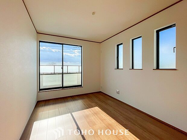 採光もアクセントの一つとして。プライベートルームにはやさしい光が射し込んでいます。