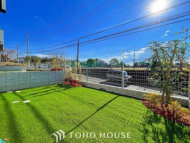 綺麗に整えられたお庭。お子様が遊んだりペットと戯れたりと楽しい時間を過ごせます。