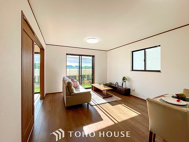 家族みんなが爽やかに健やかに過ごせるように、溢れる光をたっぷり取り込んだリビング。