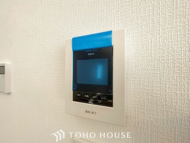 来訪者と通話ができ、モニターで姿が確かめられるインターホンを採用しました。暮らしの安心感を一層高めます。