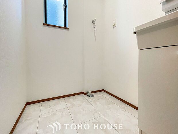 洗濯機を配置しても十分なスペースを確保しております。