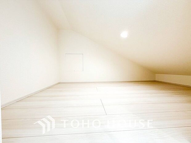 広々したロフトは多目的に使える便利な空間。