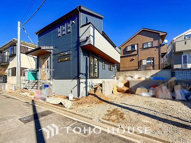 住む人や訪れる人やさしくエスコートする玄関アプローチ。