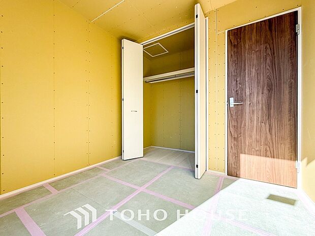 収納スペースもあり、生活しやすい居住スペースです。