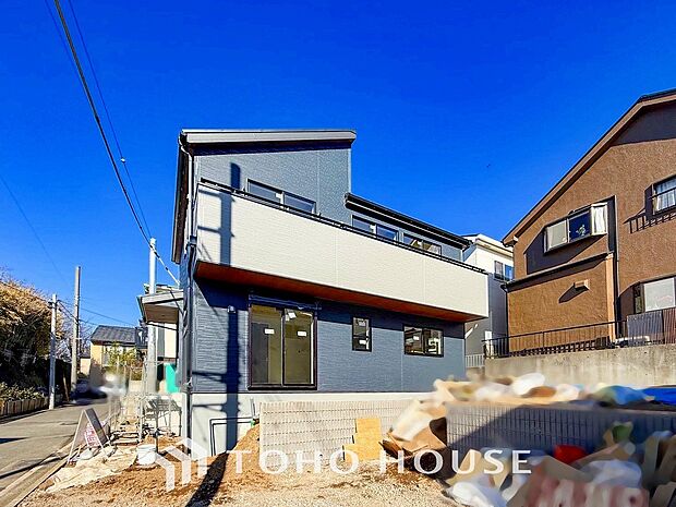 閑静な住宅街の一角、ひと時のくつろぎが生まれ、ゆっくりと愛着が育まれていきます。