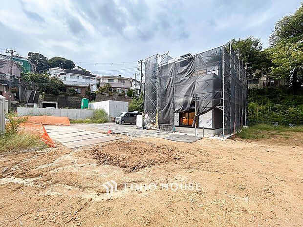 閑静な住宅街の陽当りに恵まれた土地で寛ぎに満ちた生活を。