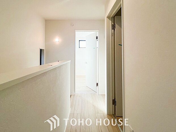 やわらかな陽射しがふりそそぎ、ゆったりした時間が流れる室内。