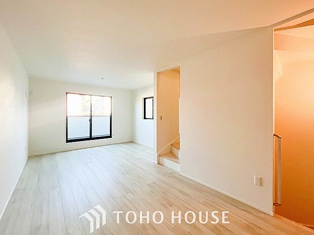 光と風があふれる開放的なリビングダイニングには自然と家族みんなが集まってきます。