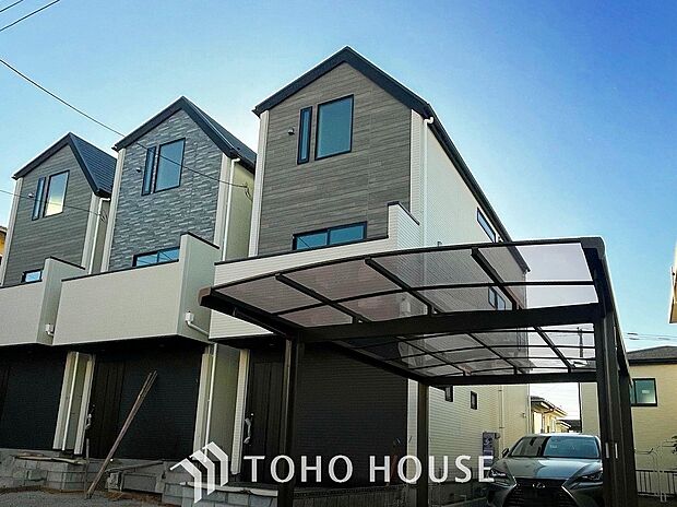 住む人や訪れる人やさしくエスコートする玄関アプローチ。