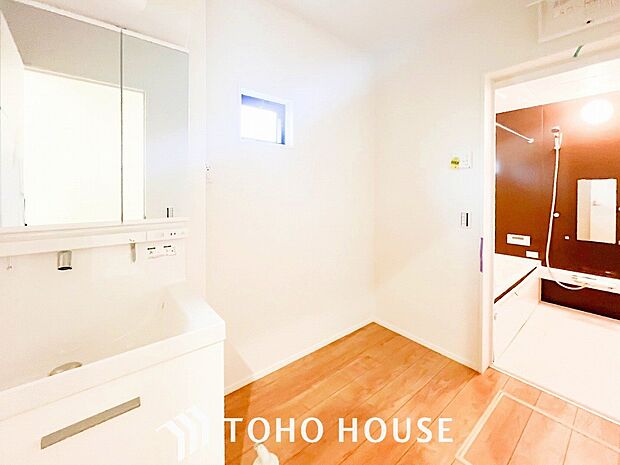 清潔感のあるプライベート空間は、身だしなみチェックや肌のお手入れに最適です。