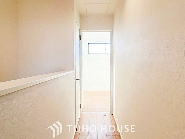 やわらかな陽射しがふりそそぎ、ゆったりした時間が流れる室内。