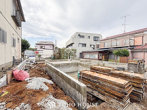 風を感じ解放感あふれる光に満ちた住まい。