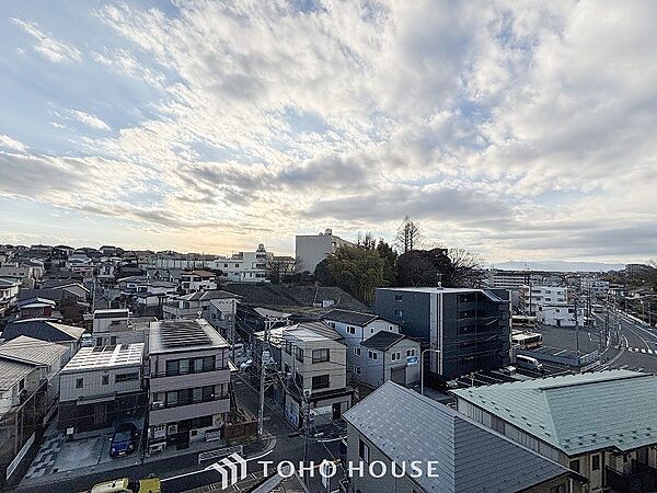 開放的で気持ちの良い眺望と青い空を満喫できます。